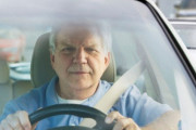 高齢ドライバー「免許返納したら生活ができない、辛いんよ」