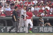 【広島対巨人10回戦】巨人・坂本にアクシデント、一塁ベース駆け抜けた後に右太もも裏をおさえて負傷交代