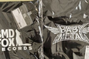 BABYMETALの「エプロン＆エコバッグ」開封の儀