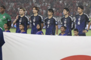 日本代表の三笘薫と遠藤航に抱きしめられたインドネシア少年が感激！「君が代を歌うのは嬉しかった」