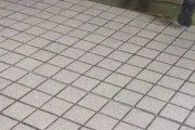 【動画】エスカレーター歩くの絶対許さないおじさんが発見されるｗｗｗｗｗｗｗｗ