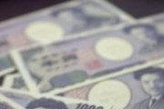 長い間会っていない友人から、携帯電話代8000円貸してほしいと連絡があった。