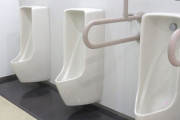 公衆トイレで男子小便器の排水溝のふたが計37枚盗まれる　何のために…