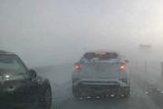 【動画】北海道でのホワイトアウト多重追突事故を解説。白い闇のメカニズム。