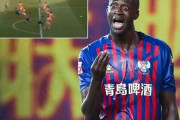 ヤヤ・トゥーレ、まさかの開始10秒退場処分　中国2部優勝決定も…