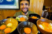 ユーチューバー「東京で卵料理だけを食べるぞ！」海外「生卵は無理かも！」