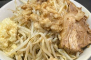 ラーメンにニンニク入れるほど美味しいって勘違いしてる人おるよな