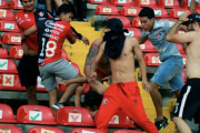 ファン同士衝突で20人以上負傷 メキシコで試合中止に(3/5 Queretaro_Atlas)
