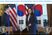 【悲報】アメリカの美人副大統領さん、韓国大統領と握手したけど手を拭いてしまう