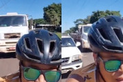 【動画】自転車で車の通行を妨害していた女性が痛い目に遭う。