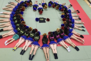 【画像】チアガールさん、ハートマークを作ってしまう…ｗｗｗｗｗｗｗｗｗｗｗｗｗｗｗ