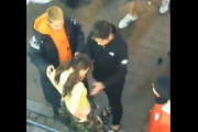 【動画】男さん、渋谷ハロウィンでナチュラルに女性の胸を揉んでしまう→なぜか女性が叩かれる事態に・・・