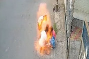 【動画】インドのマンホール爆竹遊びで子供5人が炎に包まれる瞬間。