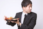 【悲報】ワイ、職場でコンビニ飯を食べて上司に苦言を呈される