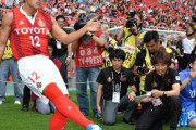 オードリー春日「サッカーはアメフトと違ってすぐ倒れるからハマれない」