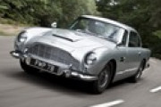 【画像】007に出ていたボンドカーが６．８億円で落札　秘密兵器も「本物」を搭載ｗｗｗｗｗｗｗｗｗｗｗ