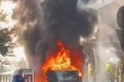 【恐怖映像】　中国、EVバスが自然発火、バスは2日前に車検を受けたばかり　死傷者はいないとの報告