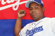 【朗報】中日新外国人のレビーラが入団会見、キューバでは本塁打王