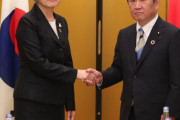 日韓外交長官が10分間立ち話！来週、日韓首脳会談に向けた外交当局間協力確認、日本、強制徴用関連の国際法是正要求　韓国の反応