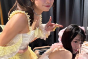 【画像】アイドルさん、お腹に謎の輪っかが出現してしまう…