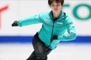 「可愛さは正義」宇野昌磨、愛犬トロとのスイスでの“オフショット”を公開！  …「癒されます」とファン歓喜…