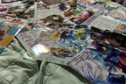 【画像】アニメの雑誌のページ切り抜いてラミネートしまくったったｗｗｗｗｗｗｗｗ