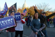 【米大統領選】トランプ支持者、首都を行進　「不正投票」訴え　「不正を止めろ」「あと４年」