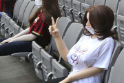 韓国サッカークラブ「無観客で試合は寂しい・・・せや！」スタンドにラブドールを大量設置して炎上