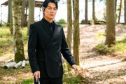 『ラストマンー全盲の捜査官ー』第6話、別荘で立てこもり事件が起こり皆実(福山雅治)が直接犯人と交渉するために単身中へ乗り込む