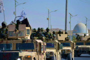 タリバン政権がカンダハルで軍事パレード…米国製装甲車に乗って戦闘力をアピール！
