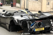 【動画】21億円のパガーニ・ゾンダHPバルケッタがフォード・フィエスタに衝突してぶっ壊れる。