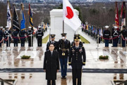 岸田首相、米アーリントン国立墓地を訪問し「無名戦士の墓」に献花！