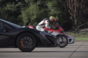 世界最高のバイクと世界最高の車がレースしたらどっちが勝つ？