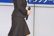 画像　橋本環奈さんのスーツ姿、すごく魅力的