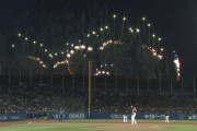 【定期】神宮、花火で試合中断