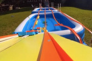 大人の子供遊び。過去最長級なプラレールを走る庭ホットウィールが楽しい動画。
