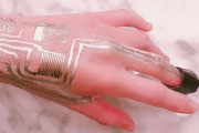 常温で肌に直接電子回路をプリントして生体データをモニタリングする技術を開発…ペンシルベニア州立大学！