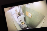 【動画】ウーバーイーツさん、エレベーターで世間話をしていただけの女を晒してしまう