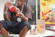 【画像】マクドナルドが大物ラッパーとコラボ！