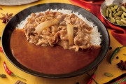 吉野家『スパイシーカレー』1年ぶりに復活！夏の祭典2021も同時開催