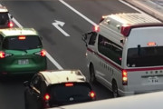 救急車きたら左車線寄ってハザードたいて停車する車ｗｗｗｗｗ