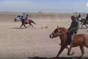 【動画】中国の競馬界、独自の走り方を習得した馬がぶっちぎりで大爆走