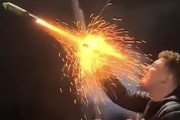 【動画】口からロケット花火を発射しようとして失敗したイギリス人ｗｗｗｗｗ