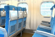 新幹線では席を倒す時後ろの人に許可を取るべきだろ！　なんも言わずに倒してくるバカが多すぎる