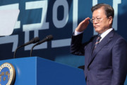 【韓国・文大統領】各国の大使とG7前に歓談...大使｢韓国が世界の危機克服に貢献するだろう｣ オーストリア国交130周年