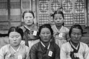 韓国人「整形、化粧がなかった時代の韓国人女性の平均顔」