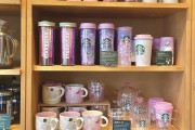 「日本が私を呼んでいる」スターバックスの桜グッズに魅了される外国人