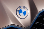 【悲報】BMWの新エンブレム、ダサすぎる