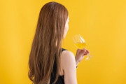 婚活パーティーでカップルになった女性と食事したんだが　 ドリンク一杯無料クーポン使ったら「男ならお金ケチらないでスマートに払ったら？」と嫌な顔された　これ俺が悪い？