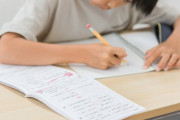 「8人で4Lのジュースを等しく分けます。1人分は何Lですか」←日本の小学6年生の正答率50%ｗｗｗｗ